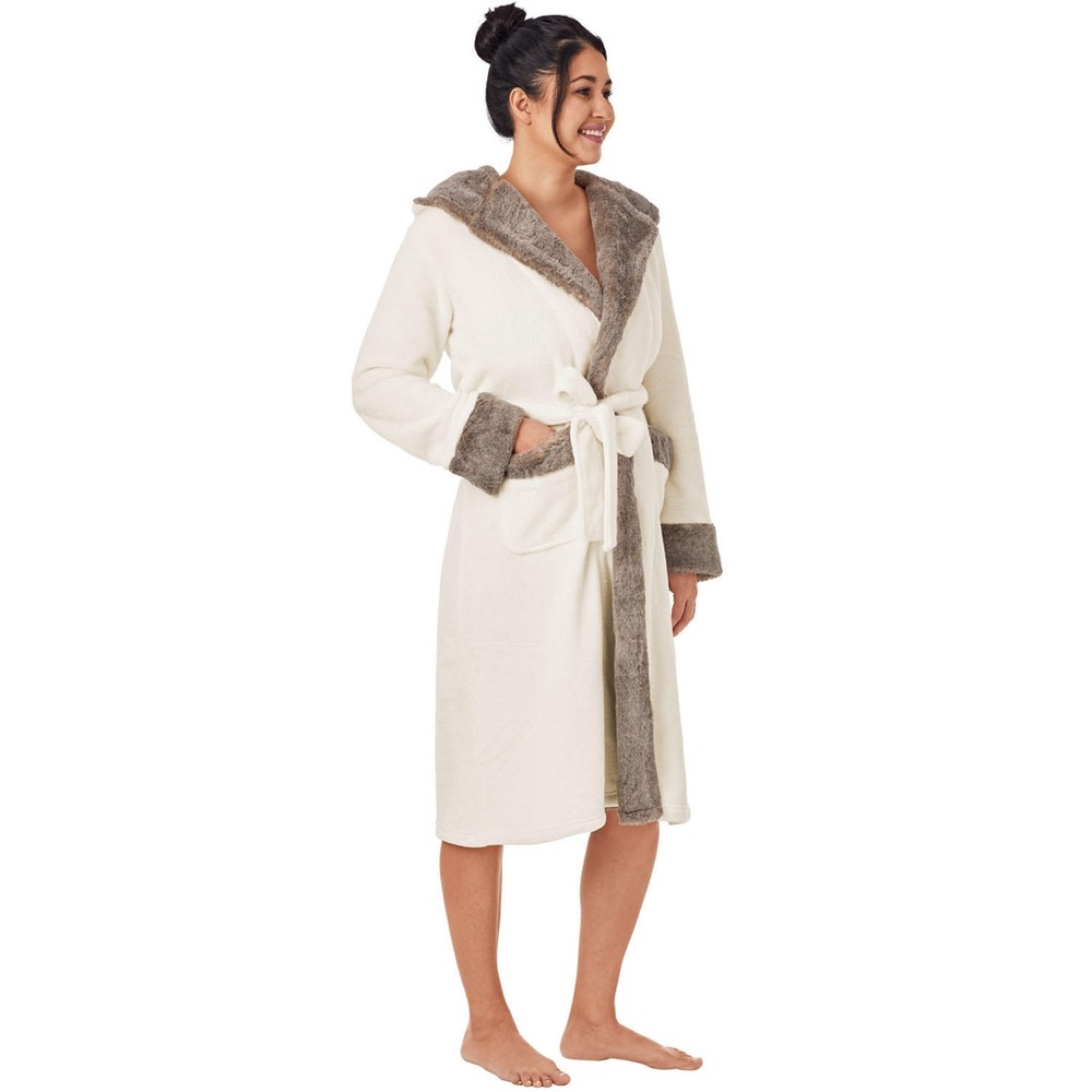 Member’s Mark Women’s Ivory Plush Robe with Faux Fur Trim
